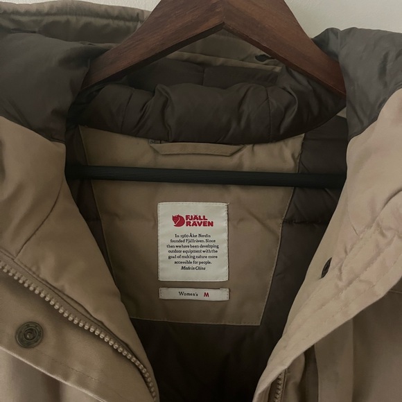 Mid-length Fjallraven Winter Parka in Great Condition Size M Khaki - Picture 4 of 7